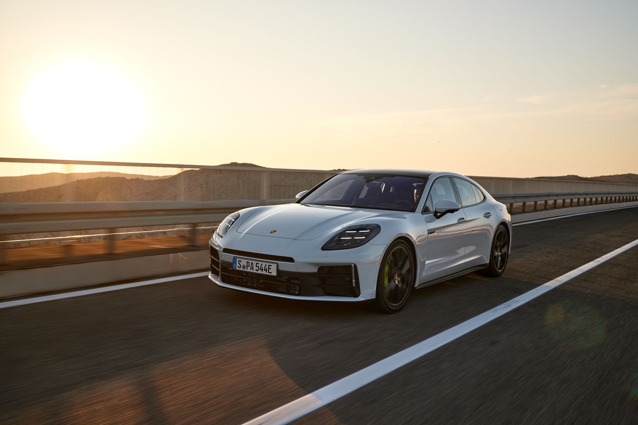 Porsche adds two new hybrids to its lineup of plug-in Panameras