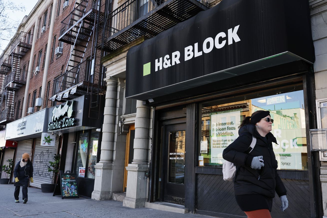 FTC cracks down on H&R Block for deleting tax data when users want to downgrade