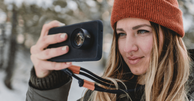 Moment’s OnePlus 6 cases turn it into a mini DSLR