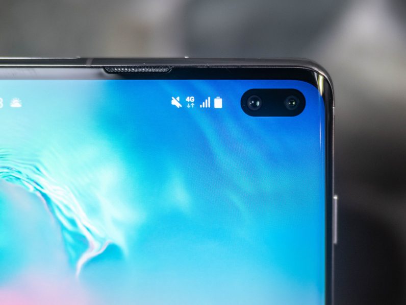 This app turns your Samsung Galaxy S10’s camera cutout into a nifty battery monitor