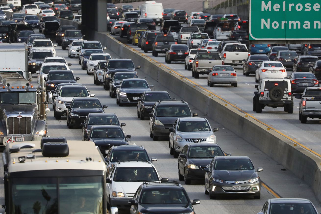 17 automakers reportedly ask Trump to back off his plan to lower emissions standards