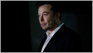 Blind, an anonymous chat app used by tech workers to share workplace grievances, says Tesla is blocking employees from accessing or being verified for the app (Melanie Ehrenkranz/Gizmodo)