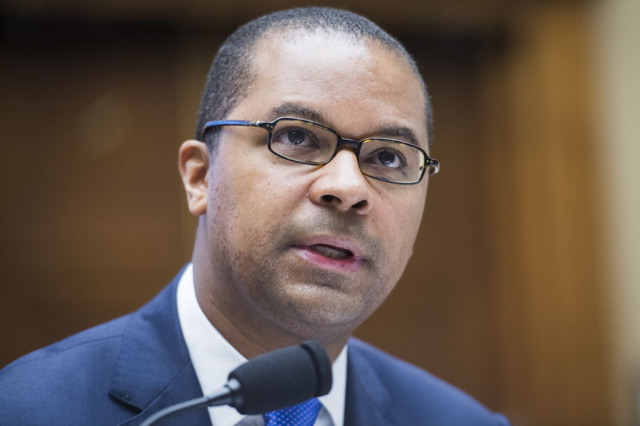 FCC commissioner blasts carriers for failure to fight robocalls