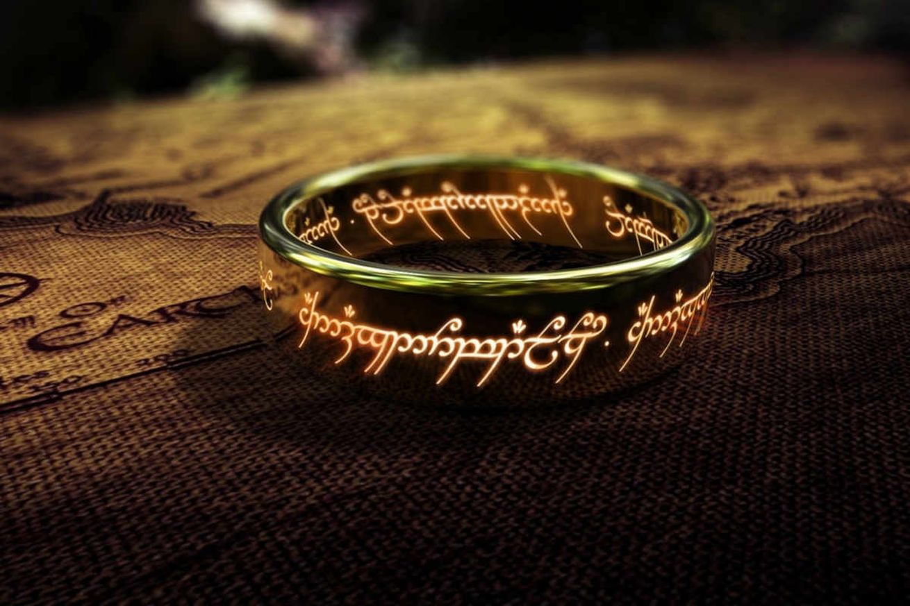 Jurassic World: Fallen Kingdom’s J.A. Bayona will direct Amazon’s Lord of the Rings show