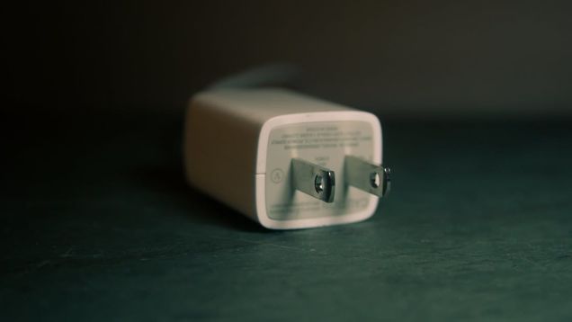 How to Always Get Someone to Let You Use Their Power Outlet at the Airport