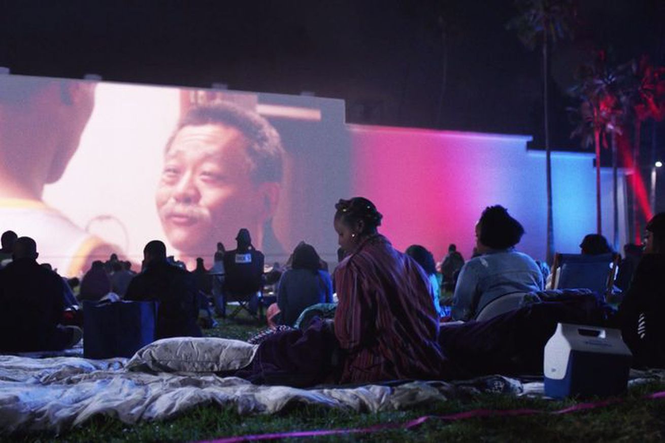 How to create your own backyard movie theater