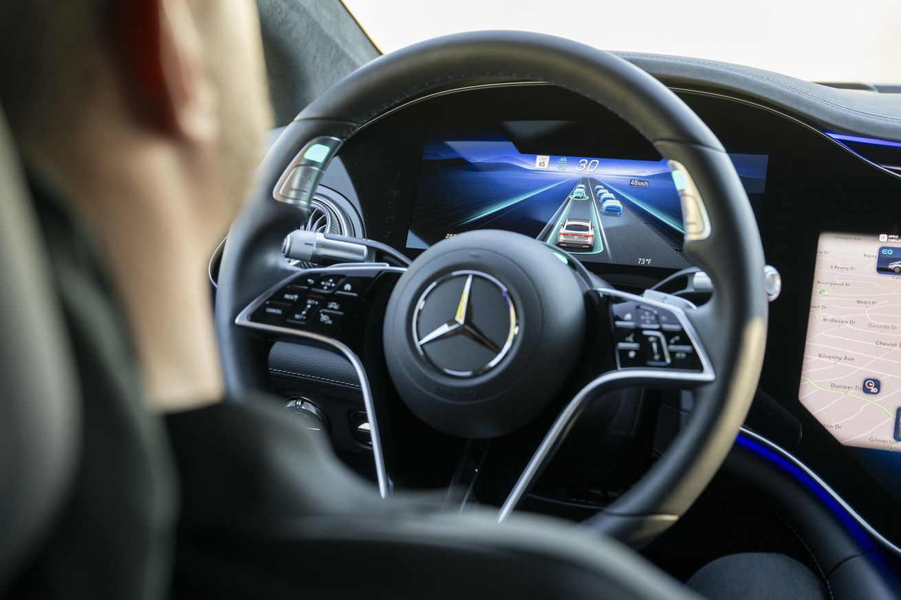 Mercedes-Benz backs off plan to only sell EVs by 2030