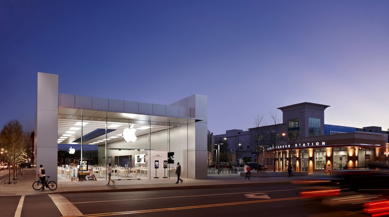 Protesters close Chicago Apple Store over Palestinian employee firing