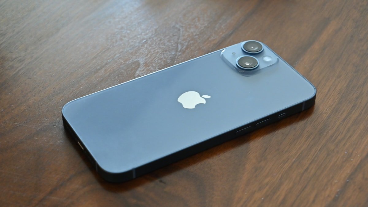 Spring iPhone sales slip to lowest activation share in years