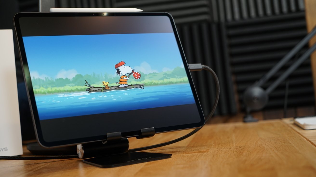 OLED iPad Pro owners discover grainy display problem