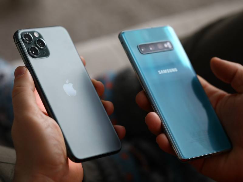 Apple smartphone sales plunge despite market boom