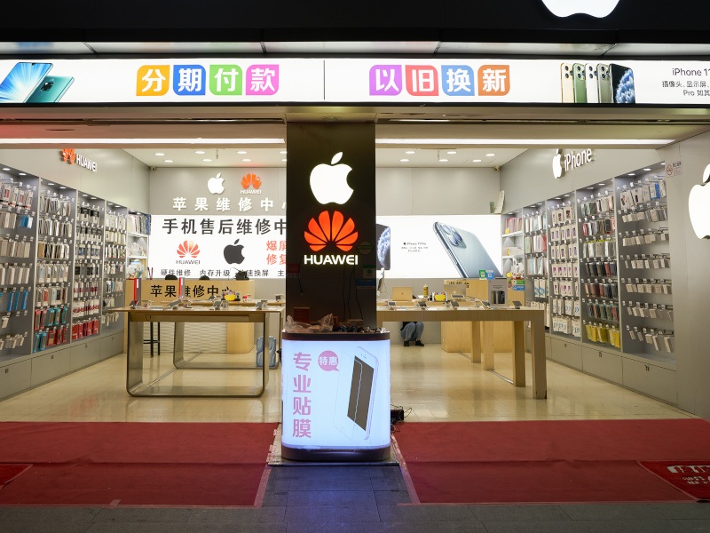 iPhone sales plummet in China as Huawei makes a comeback