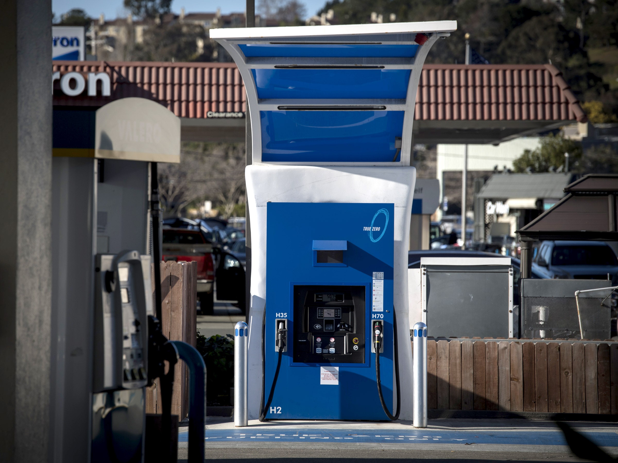 Hydrogen Cars Were the Key to the Future. For Some Owners, That Future Hasn’t Arrived Yet