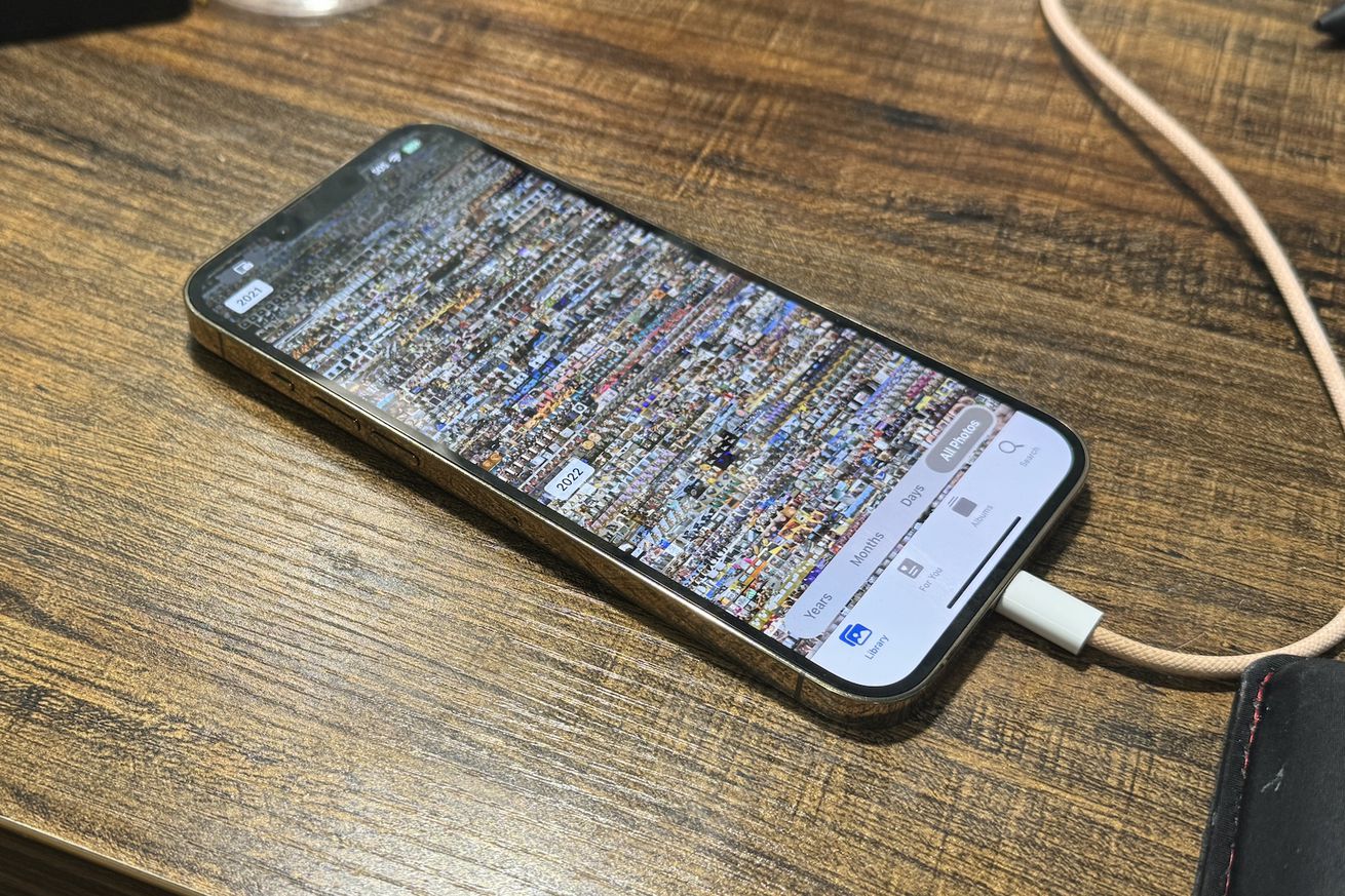 Here’s why deleted iPhone photos returned to some iOS devices