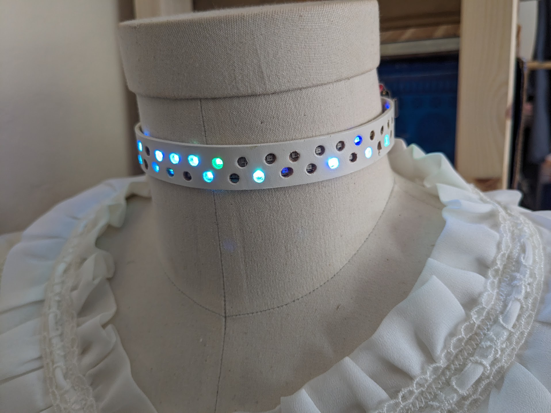 LED Choker Is a Diamond In the Junk Pile