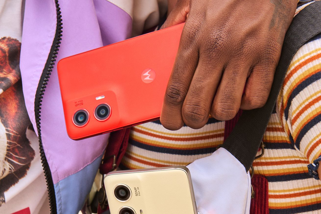 Motorola’s midrange stylus phone gets wireless charging and a glow-up