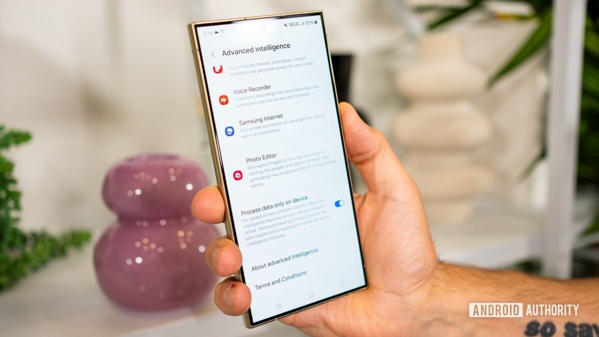 Samsung reveals One UI 6.1 rollout timeline and the Galaxy AI features included