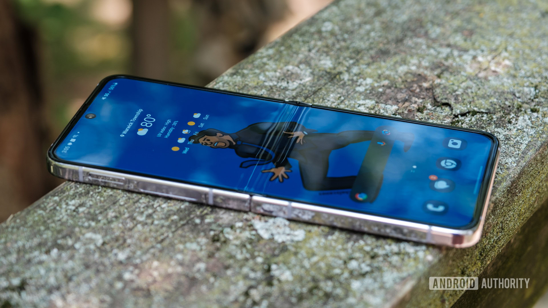 A future foldable iPhone could have a self-healing screen