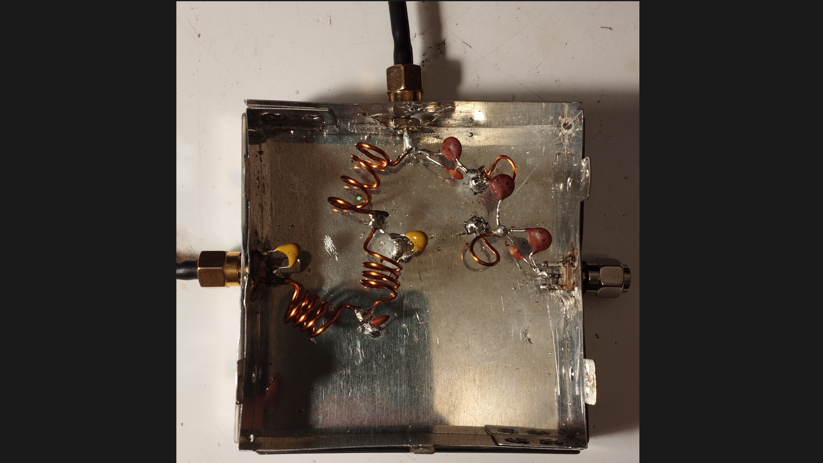 Passive Diplexer Makes One Antenna Act Like Two